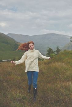 Enrobe yourself in the magic of Ireland’s landscape. The Skellig Oversized Aran Sweater captures the birdseye view of Ireland from the skies, bringing a truly mesmerising patchwork design to the table. This 100% Merino piece includes the magic of honeycomb, diamond, zigzag, elongated cable and moss stitching, making it a true celebration of Aran heritage. The oversized nature of this piece is perfect for the woman in search of luxurious and relaxed look, and with the gorgeous cowl neck and drop Irish Style Fashion Women, Aran Sweater Outfit, Farm Outfit Women Fall, Countryside Aesthetic Outfit, Kinfolk Aesthetic, Ireland Aesthetic Outfits, Farmcore Outfit, Soul Stealer, Birdseye View