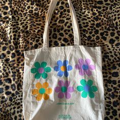 Never Worn Cream And Multicoloured Floral Tote Bag. Cotton Summer Bags For Errands, Summer Cotton Bag For Errands, Spring Cotton Bags For Errands, Retro Cotton Bags For Spring, Retro Green Cotton Bag, Retro Multicolor Cotton Bags, Green Cotton Canvas Bag For Errands, Multicolor Cotton Bags For Spring, Painted Tote Bag