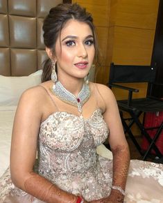 Sangeet Hairdo For Bride, Pony With Lehenga, High Ponytail Hairstyles Indian, Ponytail Hairstyles For Lehenga, High Ponytail Hairstyles Wedding Indian, Hairstyle For Chaniya Choli Wedding, Hairstyle On Gown Indian Wedding, Ponytail Hairstyles For Engagement, Indian Wedding High Ponytail Hairstyles