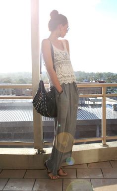 grey maxi skirts & lace tank tops. Stile Hippie Chic, Grey Lace Dress, Jersey Maxi Skirt, Maxi Skirt Outfit, Grey Maxi Skirts, Grey Maxi, Estilo Hippie, Hippie Look, Grey Lace