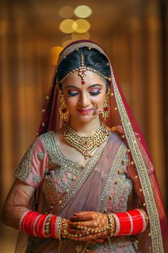 Indian Bridal Photography, Wedding Dulhan Pose, Bride Fashion Photography, Bride Groom Photoshoot, Indian Bride Makeup, Reception Bride