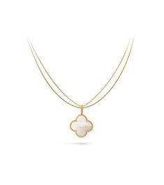 Mother-of-pearl: 1 stone, 18K Yellow gold necklace As each stone is unique, its color and features may vary from one creation to another Luxury Necklace, Van Cleef, Van Cleef Arpels, Mother Of Pearl, Long Necklace, Jewelry Care, Gold Necklace, Dolce And Gabbana, Fine Jewelry