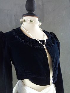 Lovely vintage bodice, corset, corsage, victorian mutton sleeve jacket, dark blue velvet, costume, theater costume, stage outfit, performer, an original from the Opera House Vienna, handmade, small size (XS), closure with hooks, well preserved, shabby, boudoir, french living, JDL... CHARMING! Fitted Victorian Dress For Winter Costume, Fitted Victorian Dress Costume For Fall, Fall Victorian Costume Dress Fitted, Fitted Victorian Overbust Dress For Theater, Fitted Victorian Dress Fall Costume, Fitted Vintage Victorian Dress For Theater, Victorian Long Sleeve Dress For Party, Long Sleeve Victorian Dress For Party, Victorian Dress With Ruffles For Winter Costume