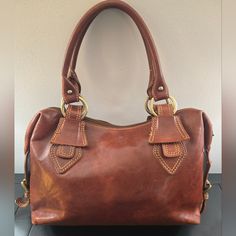 Vintage Italian Leather Handbag, Style Ornella. Goes Great With Any Outfits, A Classic And Timeless Piece. Italian Bags, Vintage Italian, Leather Bags, Leather Handbag, Italian Leather, Tuscany, Timeless Pieces, Leather Handbags, Leather Bag