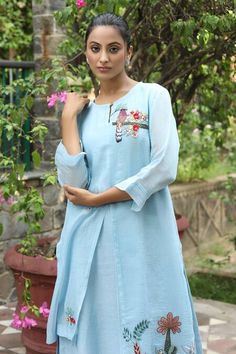 Buy Blue Handwoven Chanderi Embroidered Patchwork Neck Kurta And Pant Set For Women by Desert Shine by Sulochana Jangir Online at Aza Fashions. Kurti Embroidery, Embroidery On Kurtis, Kurti Embroidery Design, Cotton Kurti, Kurta With Pants, Pant Set, Set For Women, Aza Fashion, Three Quarter