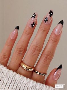 Simple Black Almond Nails, Black White Nails Designs Simple, Homecoming Nail Ideas Almond, Mail Inspo Almond, Long Press On Nails, Nude Nail Designs, Almond Nails Designs, Black Nail Designs, Trendy Nail Art