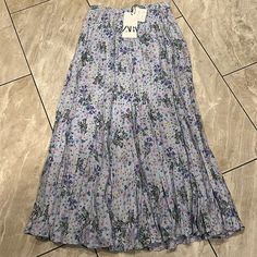 Size Xs Zara Spring Flared Skirt, Zara Long Maxi Skirt For Spring, Casual Light Blue Lined Maxi Skirt, Fitted Light Blue Maxi Skirt For Spring, Casual Zara Maxi Skirt, Zara Casual Tiered Maxi Skirt, Blue Maxi Skirt For Spring Day Out, Casual Purple Skirt For Spring, Spring Blue Pleated Skirt