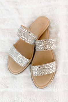 These sparkly sandals are one of my absolute faves that are a target style find! They're one of the top summer fashion essentials that every wardrobe needs and are the best slide on sandals that can be easily dressed up or down! #sparklysandals #sandals #targetstyle Sparkly Sandals, Target Shoes, Stefan Janoski, Target Finds, My Shoes, Shoes Summer, Womens Shoes High Heels, Shoes With Jeans, Dress Sandals