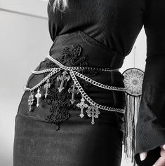 Gothic Waist Chain, Chain Corset, Alt Fashion, Alternative Outfits, Dark Fashion, Gothic Fashion, Look Cool, Alternative Fashion, A Line Skirt