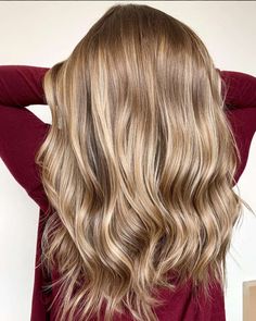 33 Blonde Hair Colors For Fall To Take Straight To Your Stylist Autumn Hair Color Blonde, Darker Lowlights, Blond Shades, Blonde Strands, Blonde Styles, Hair Veil, Dark Strawberry Blonde, Fall Blonde Hair Color