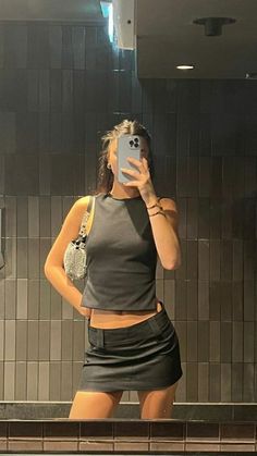 Stile Kendall Jenner, Sushi Party, Looks Pinterest, Skandinavian Fashion, Rock Outfit, Paris Mode, Looks Party, Miniskirt Outfits