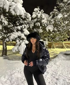 Snow Fits Baddie, Toronto Canada Winter Outfits, Fuzzy Headband Outfit, Canada Aesthetic Winter, Denver Colorado Winter Outfits, Snow Instagram Pictures, Snow Outfit Ideas, Winter Goals, Wonderland Photoshoot