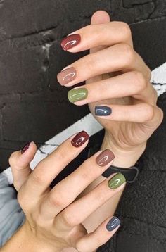 Nail Ideas Autumn 2023, Short Trendy Nails Winter 2023, Dull Nail Designs, 2023 Fall Gel Nail Colors, Solid Color Nail With Design, 5 Different Color Nails Winter, Mani Pedi Inspiration, Dark Multicolor Nails, Funky Nail Colors