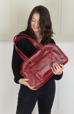 "Is a perfect leather duffle bag work outfit for women. Is a red leather weekend bag for travel large bag. Are you looking for a vintage overnight bag? Yes! Our leather duffle bag is for you! It's a beautiful birthday gift! Our leather duffle bag is made in original leather with a beautiful details and metallic buckles who makes unique this bag. This gorgeous red leather color it will match with your outfits very easy. Closure with zipper it brings more security and you can open confortable. In Work Outfits Frauen, Bag Jeans, Large Leather Bag, Leather Weekender Bag, Leather Weekender, Outfit For Women, Bag For Travel, Leather Duffle Bag, Leather Travel Bag