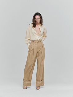 This is L’H.A.S’s unique regular-fit wide pants. The twill fabric with strong structure and the 2-tuck detail on the front, connected by sturdy press pleats, create a silhouette that makes the legs look longer. It can be styled sensibly with basic shirts, crop tops, scoop-neck jackets, and more. - Perfect for daily wear- Can be paired with various styles of tops to create different looks- Features a knotted belt and wide turn-up detail at the hem Shirts Crop Tops, Shirts Crop, Belt Style, Basic Shirts, Wide Pants, Turn Up, Twill Fabric, Girly Outfits, Daily Wear