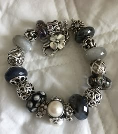 Vintage Pandora Bracelet, Pandora Bracelet Aesthetic, Bracelet Aesthetic, Pandora Bracelet Charms Ideas, Pandora Bracelet Designs, Pandora Jewelry Charms, Jewelry Accessories Ideas, Dope Jewelry, Pandora Bracelet Charms