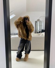 How To Style A Fur Coat, Trapper Lifestyle, Statement Jacket Outfit, Fashion Killa Winter, Freezing Weather Outfit, Fur Boots Outfit, Mode Au Ski, Fur Jacket Outfit