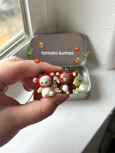 there is a small tin with some tiny animals in it's hand and the words tomato to kunnas above them