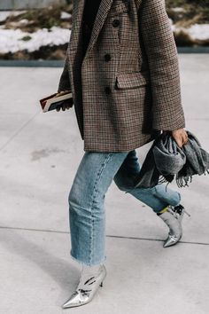 Silver Boots, Street Style Inspiration, Plaid Blazer, 가을 패션, Inspiration Mode, Look Casual, Mode Inspiration