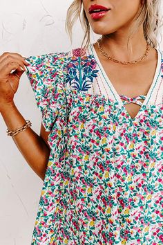 All eyes are sure to be on you in our photo-worthy 'Summer In Sicily' shift top featuring lightweight material patterned with a turquoise and fuchsia hued floral print, a v-cut neckline, ruffled cap sleeves, and a relaxed silhouette that falls into a straight hemline! on products Measurements XS : Bust 40", Hip 40", Length 21", Sleeve Length 4", Waist 40". S : Bust 42", Hip 42", Length 21", Sleeve Length 4", Waist 42". M : Bust 44", Hip 44", Length 21.5", Sleeve Length 4", Waist 44". L : Bust 46 Summer In Sicily, All Eyes, Model Fits, V Cut, V Cuts, Women Clothing Boutique, All About Eyes, Summer Tops, Sicily