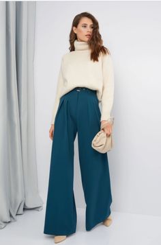 Peacock Blue Pants Outfit, Petrol Blue Pants Outfit, Cool Toned Autumn Outfits, Beige And Turquoise Outfit, Turquoise Winter Outfit, Turquoise Blue Pants Outfit, Navy And Teal Outfit, Teal Pant Outfits, Teal Pants Outfit Fall