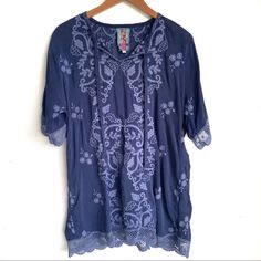 Johnny Was Blue Embroidered Tunic Blouse. Size S. 100% Cupra Rayon. Measurements Approx: Bust: 22” Length: 31” Comes From A Smoke Free/Pet Friendly Home. Fast Shipping-Same/Next Business Day. No Trades. Reasonable Offers Accepted-No Low Ball Offers. Bundle And Save! Follow Along @Thegetupcollective On Ig Indigo Short Sleeve Blouse For Spring, Blue Blouse With Intricate Embroidery For Spring, Blue Embroidered Top With Intricate Design For Spring, Blue Short Sleeve Embroidered Top For Spring, Blue Embroidered Short Sleeve Top For Spring, Casual Blue Blouse With Chikankari Embroidery, Casual Blue Top With Embroidered Neckline, Casual Blue Blouse With Embroidered Hem, Blue Floral Embroidery Blouse For Summer