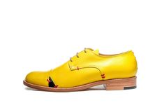 Handmade women's leather Oxford - brogues shoes - There's something about these beauties. Men inspired, this yellow derby shoes balance comfort with style. Signature with patches and stitches in front and back they are perfect way to stay elegant all through the day. Handmade from Italian leather from sole to upper they are every women must have transeasonal pair of flat shoes. Wear yours with everything from cropped pants to tea dresses to give your look a boyish spin. DETAILS: Full leather upp Leather Oxfords Women, Yellow Office, Hipster Shoes, Multicolor Shoes, Shoes Yellow, Oxford Brogues, Lace Up Flats, Office Shoes, Shoes Handmade