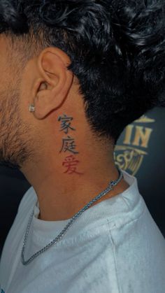 Chinese Neck Tattoo Men, Japanese Neck Tattoo Men, Men’s Back Neck Tattoo Ideas, Small Tattoos Neck, Back Neck Tattoo For Guys, Men Neck Tattoo Ideas, Behind The Ear Tattoo Ideas For Men