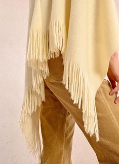 Short poncho-Soft to the touch-Round neckline-Fringes at the ends-Length from the shoulder 75 cm (for one size) Fabrics ▴ Main material: 100% acrylic Winter Cape With Tassels, Oversized Fringe Cape For Fall, Oversized Fringe Cape For Winter, Fringe Shawl Cape For Fall, One Size Poncho With Tassels In Cape Shape, Fall Shawl Cape With Fringe, Beige Fringed Poncho Shawl, Oversized Shawl Poncho With Tassels, Oversized Fringe Shawl For Winter