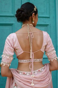 Sea Shell Blouse Designs, Seashell Blouse Design, Shell Work Blouse, Patchwork Lehenga, Choli Blouse Design, Lace Blouse Design, Long Blouse Designs, Backless Blouse Designs