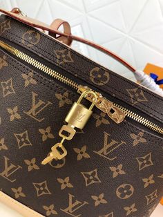 PRODUCT DETAILS Includes Shipping bags, dustbag sleeper, care manual, booklet, tag. Louis Vuttion, Designer Handbags Louis Vuitton, Designer Leather Bags, Fake Designer Bags, Dyi Gifts, Limited Edition Bag, Gucci Purse, Lv Purse, Hot Bags