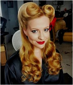 Pin Up Girl Hairstyles, Pin Up Hairstyles, Cabelo Pin Up, Pin Up Curls, 40s Hairstyles, 50s Hairstyles, 1940s Hairstyles, Victory Rolls, Pin Up Vintage