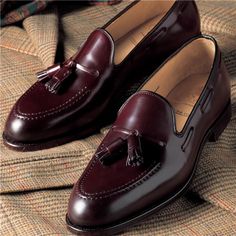 Luxury Men's Tassel Loafers For Office, Best Sandals For Men, Gents Shoes, Crockett And Jones, Tassel Shoes, Gentleman Shoes, Burgundy Shoes, Best Shoes For Men, Work Bench