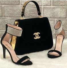 Shoes And Purse, Matching Shoes, Shoes Sneakers Jordans, Chanel Purse, Luxury Purses, Handbag Heaven, Chanel Fashion, Fashion Heels, Bags And Shoes