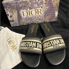 Nwot Ladies Dior Logo Printed Christian Dior Paris On Shoe Face And Dior Engraved At The Bottom Size It|41 Us|9 Made In Italy Just A Few My New Scratches, All You Can See If You Really Pay Attention Which You Can’t See Are Some Minutt Scratches At The Bottom Where I Was Trying Them On Not Even Noticeable Christian Dior Sandals, Dior Slides, Embroidered Flats, Fashion Shoes Heels, Flat Slippers, Dior Sandals, Dior Logo, Slide Slippers, Fashion Slippers