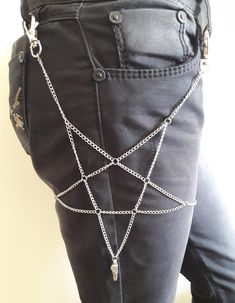 Metal Punk Rock Layered Chain Keychains For Men Women Waist Key Chain Wallet Jeans Hip-hop Pants Belt Chains Jewelry Pentagram Pants Chain ! Material: Steel  Adjustable clip for any size leg ! Due to the light and screen difference, the item's color may be slightly different from the pictures. Please understand. Make sure you don't mind before you bid. Please allow 10-20mm differences due to manual measurement Estimated time of delivery will also take about 21 to 35 days. Jewelry Metal Types, Metal Fashion Rock, Pants Chain Beads, Diy Pant Chain, Black Metal Accessories, Metal Head Boyfriend, Metal Head Outfits Men, Grunge Accessories Diy, Chains Pants