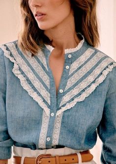 Loose Coats, Lace Trims, Lace Blouse, Parisian Style, Fashion Tops, Western Wear, Aesthetic Fashion, Look Fashion, Chambray