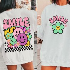 Cute Tshirt Designs Aesthetic, Smiley Tshirt Design, Smiley Face Tshirt Ideas, Groovy Tshirt Design, Tshirt Design Ideas Trendy, Groovy Smiley Face, Groovy Tshirt, Smile Png, Smiley Face Hoodie