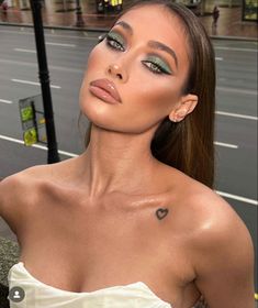 Green Eye Makeup, Green Eye, Instagram Makeup, Makeup For Green Eyes, Aesthetic Makeup, Makeup Trends, Makeup Addict, Makeup Inspo, Green Eyes