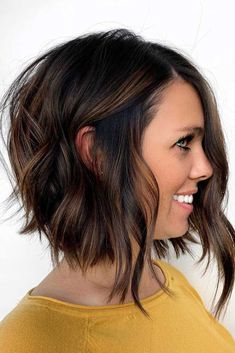 Best Bob Haircut Ideas To Try In 2022 ★ Long Angled Bob, Angled Bob Haircuts, Bob Haircut Ideas, Stacked Bob Haircut, Shoulder Length Hair Cuts, Haircuts For Fine Hair, Bob Haircut, Long Bob, Trendy Short Hair Styles