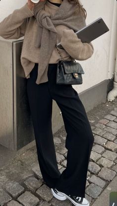 Black Pants Outfit 2023, 2 Degrees Outfit, Black Work Pants Outfit Winter, City Work Outfits, French Autumn Outfit, Classy Outfits 2023, Architect Aesthetic Outfit, Black Wide Leg Pants Outfit Casual Street Style, Black Straight Leg Pants Outfit