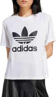 Stand out in comfort wearing this casual tee. It pays tribute to the rich sports heritage of adidas, which has always been about pushing boundaries and the embrace of being bold. Move freely thanks to the oversized cut and cotton blend fabric. Embrace the iconic Trefoil logo and make a statement about your confident style. Fit & Design: Loose fit Crewneck Boxy-fit tee made in part with a blend of recycled and renewable materials Adidas Country, Confident Style, Adidas Originals Superstar, Adidas Originals Women, Athletic Apparel, Casual Tee, Logo Tees, Active Wear Tops, Tshirt Logo