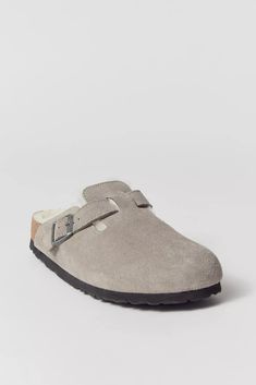 Birkenstock Boston Shearling Clog | Urban Outfitters Boston Shearling, Birkenstock Boston Shearling, Fur Outfit, Birkenstock Clog, Boston Clog, Birkenstock Boston, Birkenstock Boston Clog, Girly Fashion, Job Search