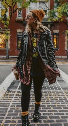 Women Outfit With Doc Martens, Fall Outfit With Doc Martens, Doc Marten Original Outfit, Fall Quirky Outfits, Jayden Doc Martens Outfit, Casual Winter Fashion 2023, Doc Martens With Tights Outfit, Pop Punk Outfits Winter, Dr Martens Outfit Rainy Day