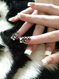 Y2k tattoos bows nails skulls Nail Designs From The Early 2000s, Nails And Tattoos Aesthetic, Y2 K Nails Acrylic, Skull Nails Short, White French Tip With Black Bow, Plain Black And White Nails, Bone White Nails, Gothic Coquette Nails