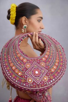 Crochet Potli Bag, Chic Purses, Potli Bag, Ethnic Bag, Potli Bags, Fancy Bags, Bags Tutorial, Purse Patterns, Crochet Bags