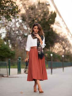 PFW Day 4 - Alexandra wearing an Asos Scarf, H&M Skirt, Zara Shirt, Mango Shoes and Céline Bag. Smart Attire, Romantic Classic, Wardrobe Room, Maxi Rok, Scarf Outfit, Classy Casual, Autumn Street Style, Brunch Outfit, Miranda Kerr