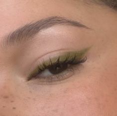 Green Eye Makeup, Beauty And Cosmetics, Eye Makeup Looks, Green Makeup, Green Eye