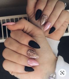 Black White And Rose Gold Nails, Matt Black And Pink Nails, Black And Blush Nails, Black And Pale Pink Nails, Black Vacation Nails, Classy Nails Ombre, Black Rose Gold Nails, Black And Pink Almond Nails, Black Nail Ideas Almond