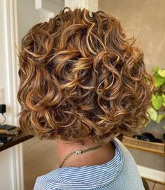 Short Curly Wavy Haircut Wavy Layered Haircuts, Wavy Haircut, Short Wavy Haircuts, Natural Curly Hair Cuts, Short Wavy Bob, Bob Haircut Curly, Thick Wavy Hair